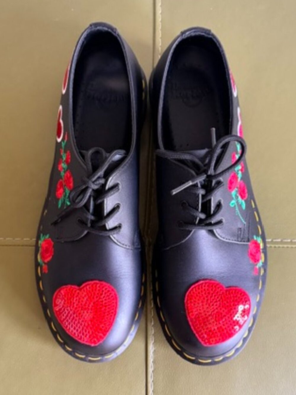Dr. Martens 1461 black oxford red hearts and roses size US W 11 / UK 9 VGUC - Picture 2 of 9